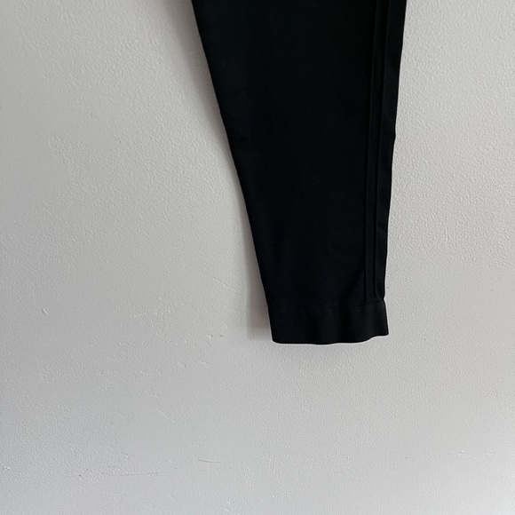 Three Dots Black Seamless Cropped Leggings - Picture 3 of 6